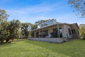 Despatch - Waterfront Retreat, Goon Nure